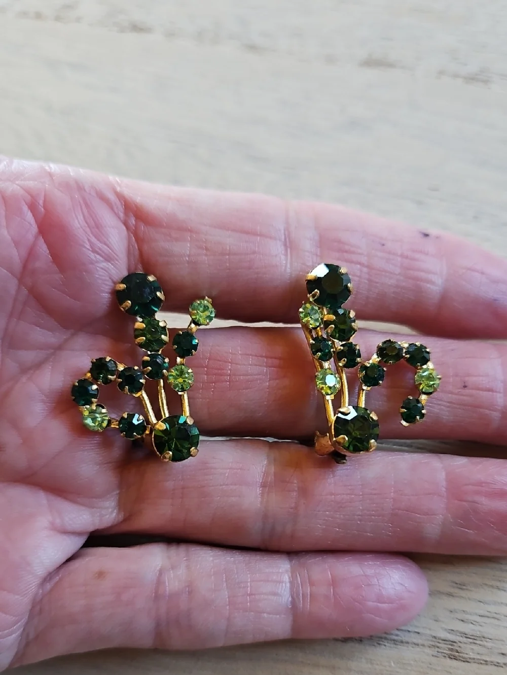 Green Rhinestone Cluster Vintage Clip-On Earrings Gold Tone Made In Austria - Picture 2 of 5